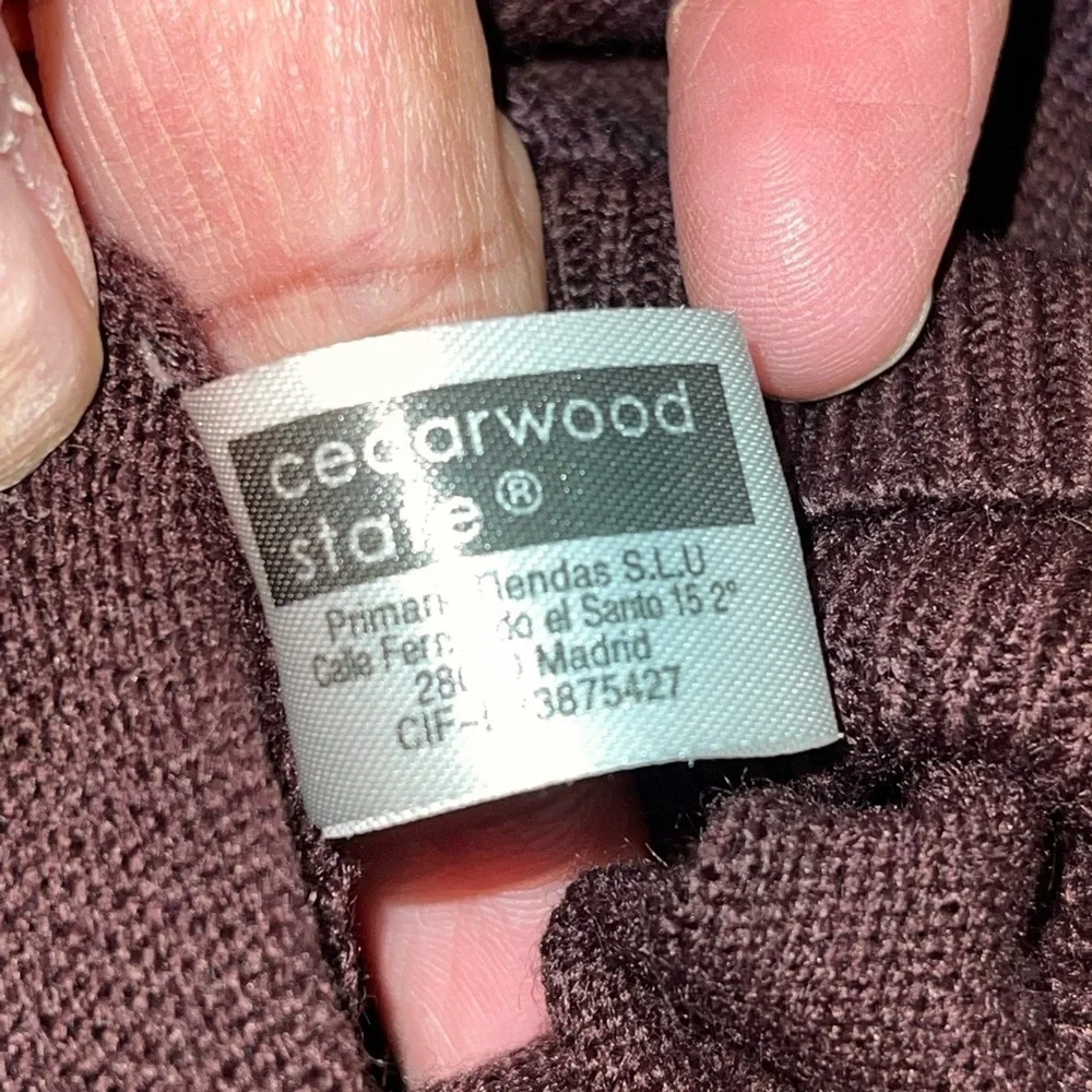 Cedar wood State men’s sweater. Size medium GUC